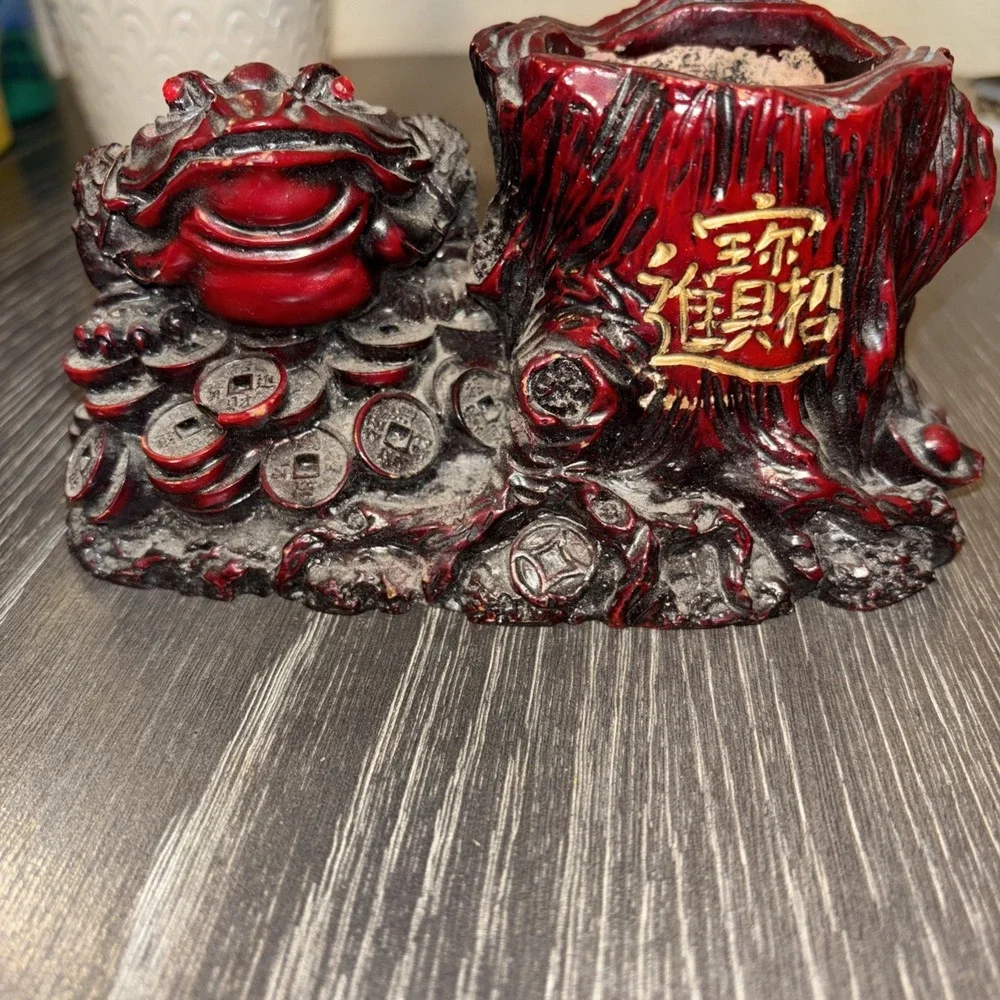 Chinese‎ Resin Frog Pen Holder Candle Holder Dark Burgundy 7x4x 4